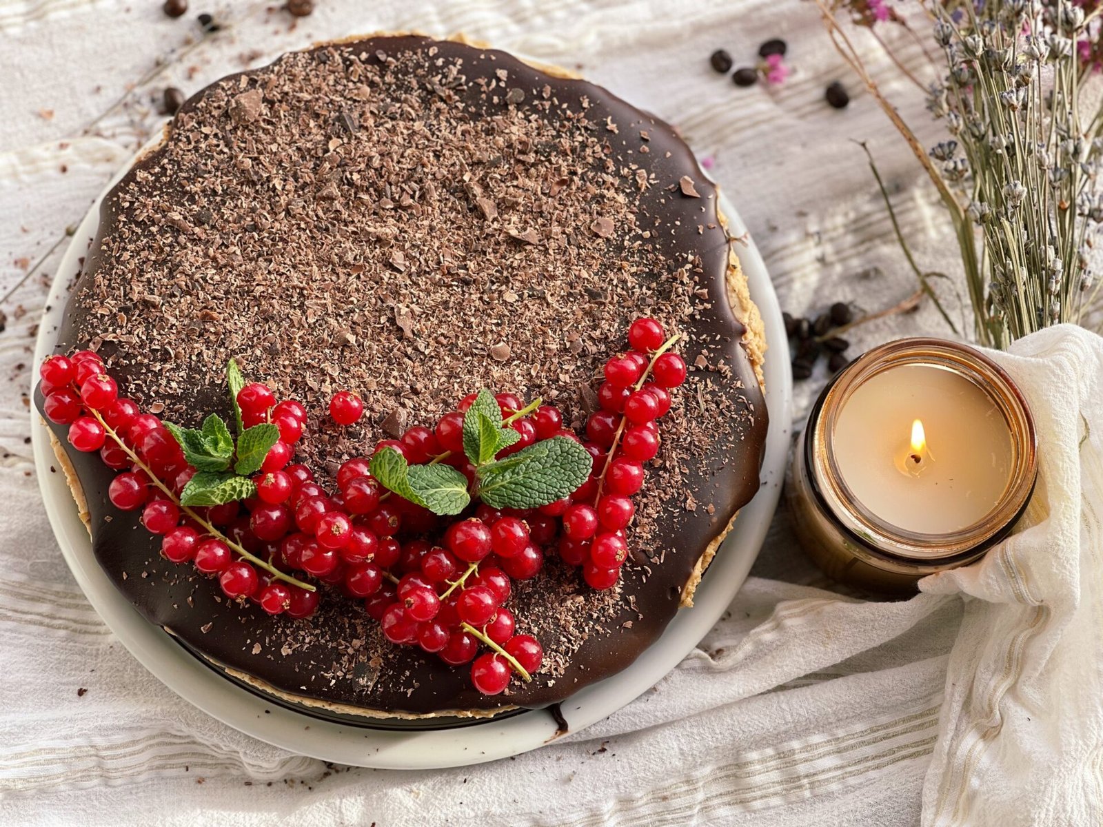 Tort cu crema de branza si cafea decor Tort cu crema de branza si cafea decor