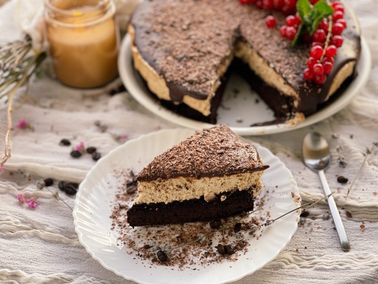 Tort cu cremă de brânză și cafea – desert cremos, ușor de făcut
