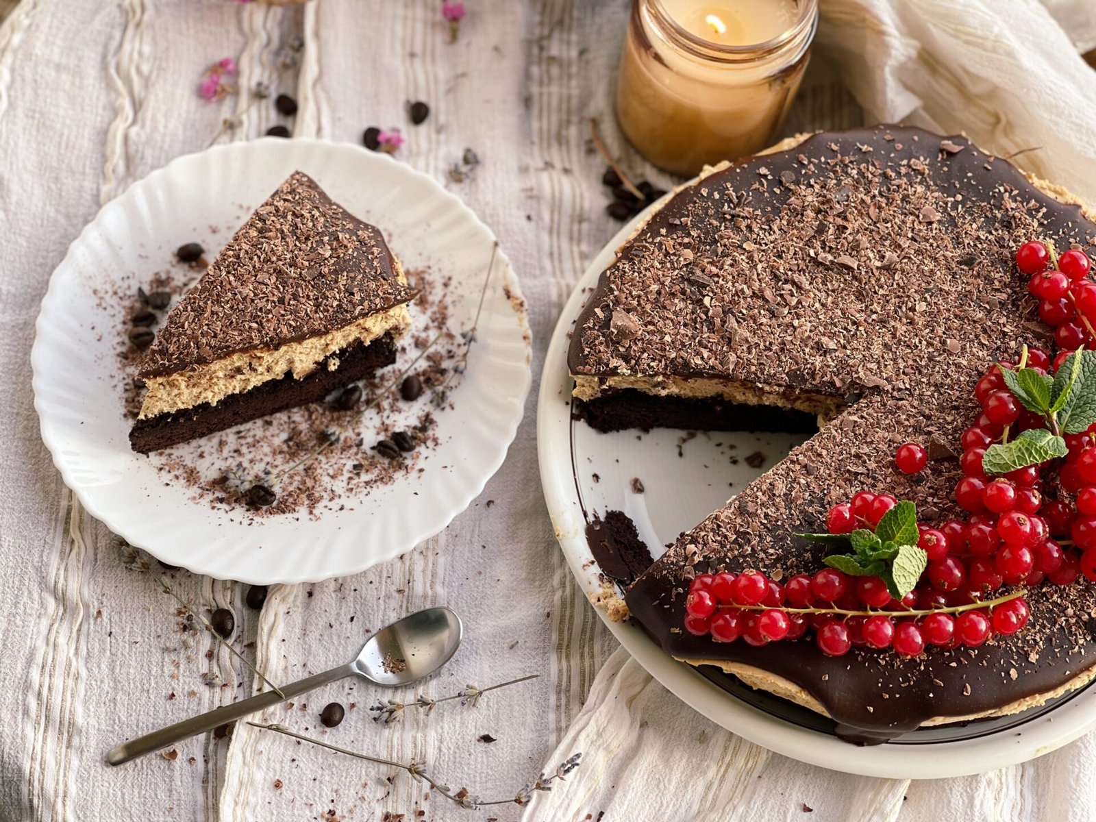 Tort cu crema de branza si cafea servire 1 Tort cu crema de branza si cafea servire 1