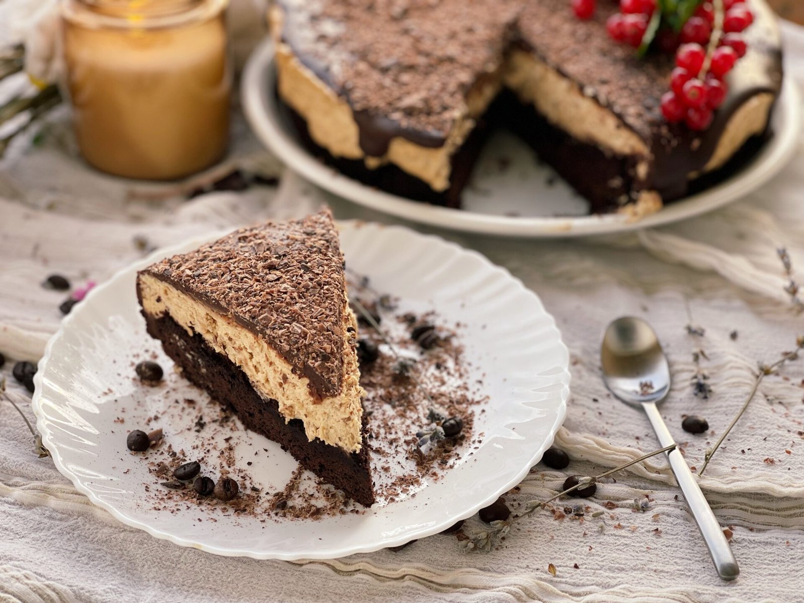 Tort cu crema de branza si cafea servire 3 Tort cu crema de branza si cafea servire 3