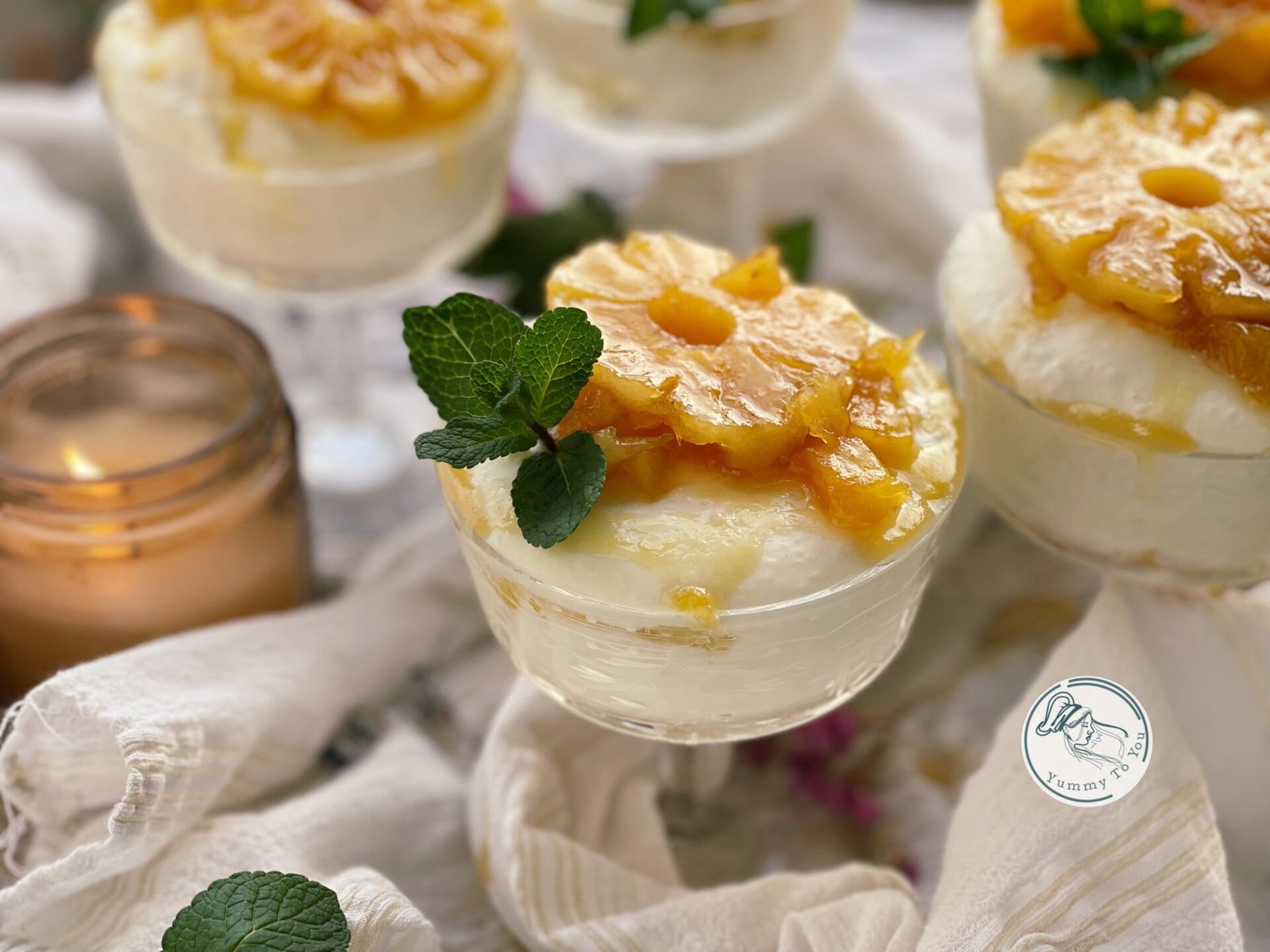 Desert rapid la pahar cu ricotta, ananas și pandișpan  servire 1