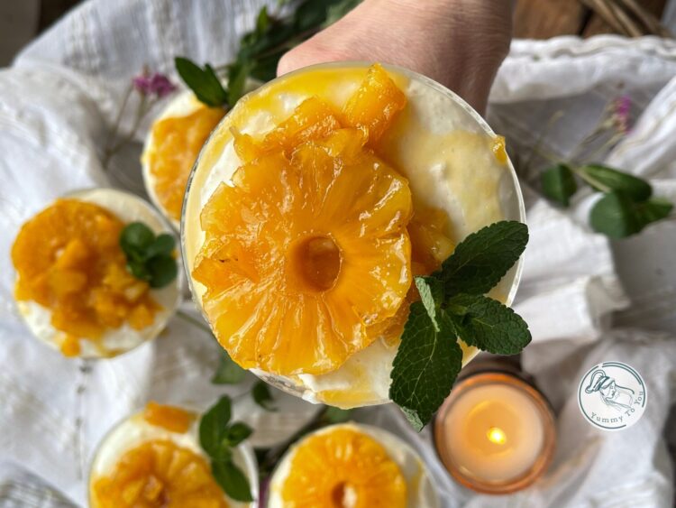 Desert rapid la pahar cu ricotta, ananas și pandișpan servire 2 Desert rapid la pahar cu ricotta, ananas și pandișpan servire 2