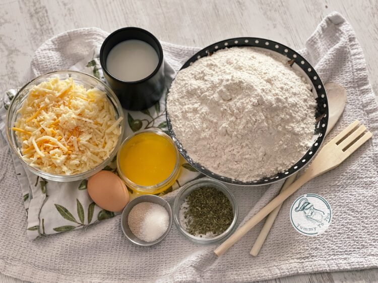 Pâine cu lapte, brânzeturi și ierburi aromatice ingredienten