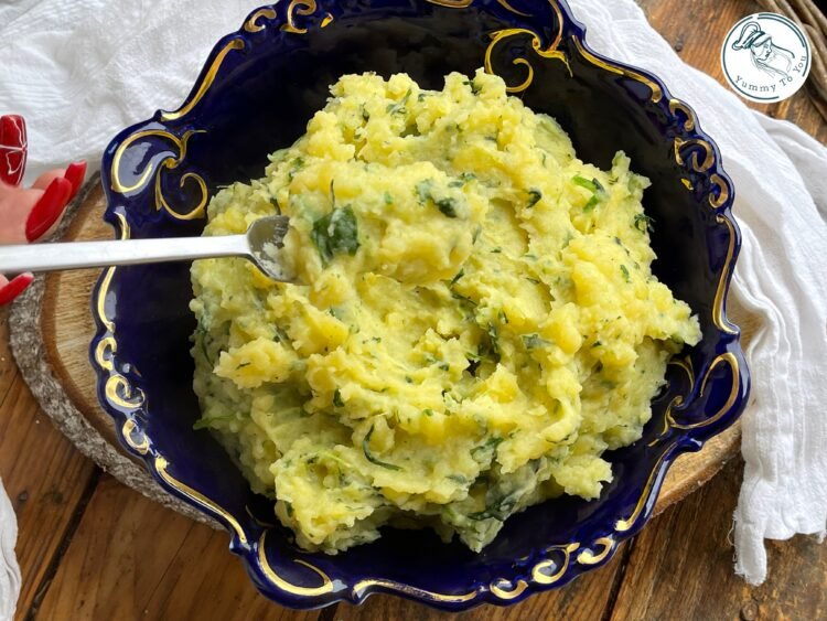 Piure de cartofi cu spanac și mix de brânzeturi servire 1 Piure de cartofi cu spanac și mix de brânzeturi servire 1