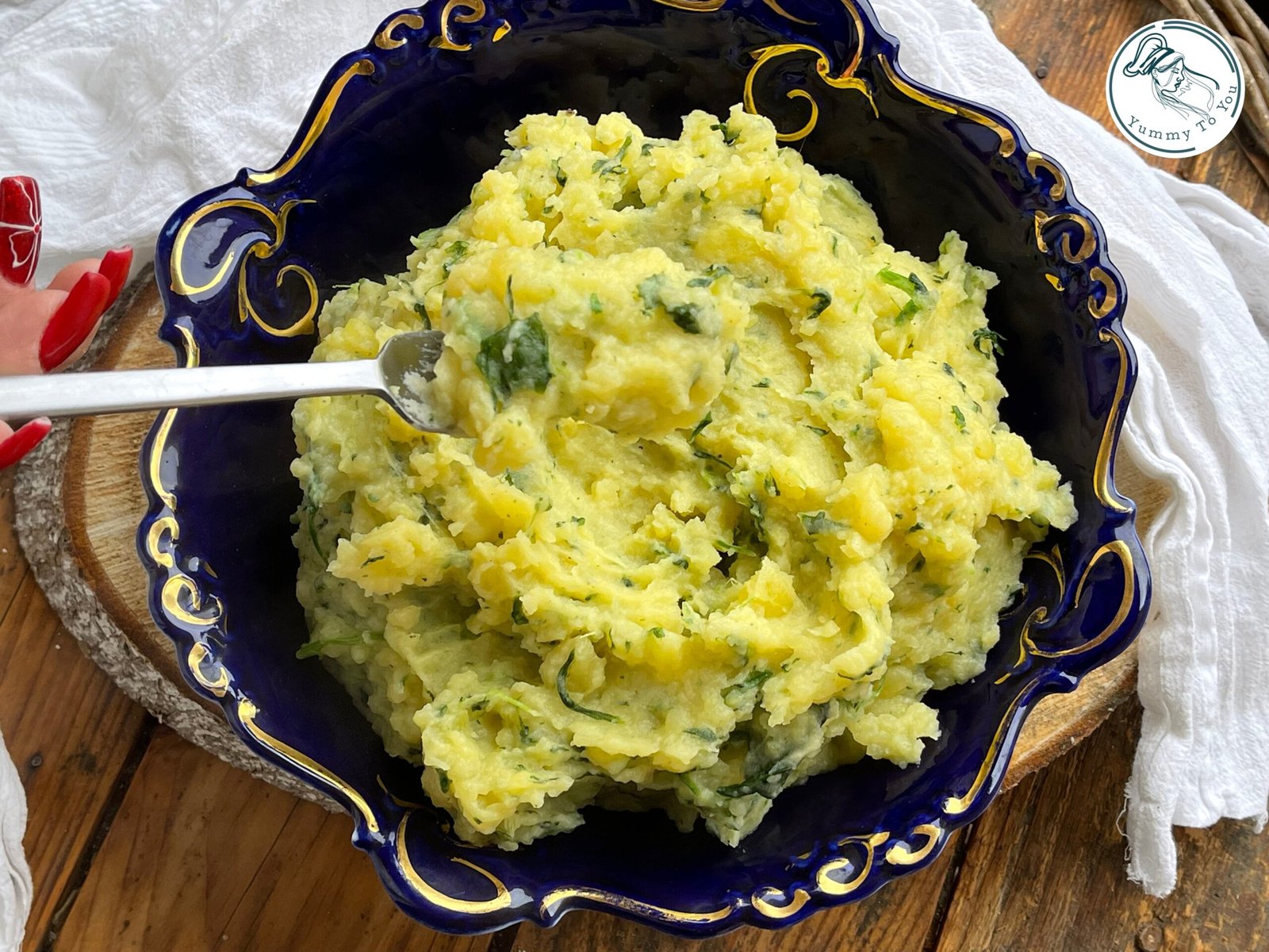 Piure de cartofi cu spanac și mix de brânzeturi servire 1