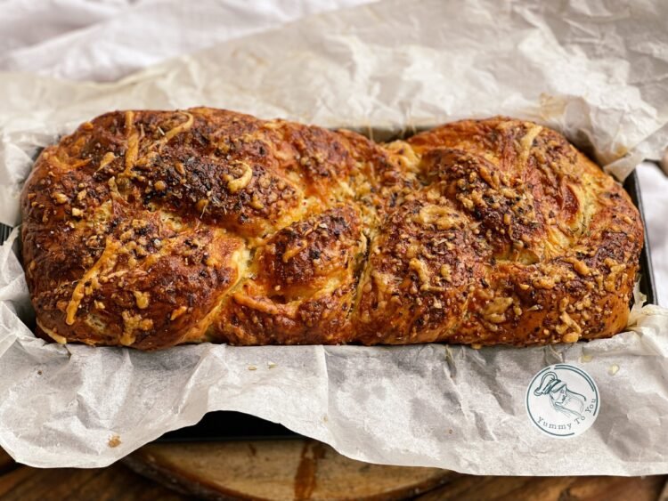 Paine cu lapte si branzeturi dupa coacere