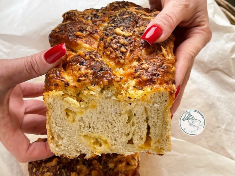 Pâine cu lapte cu brânzeturi și ierburi servire 2