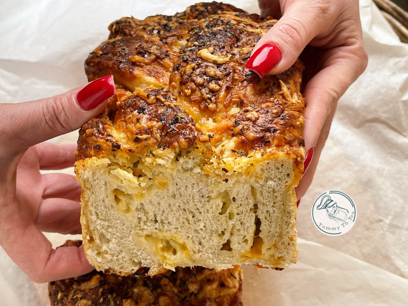 Pâine cu lapte cu brânzeturi și ierburi servire 2