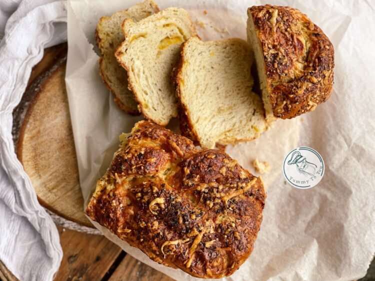 Pâine cu lapte cu brânzeturi și ierburi servire 1