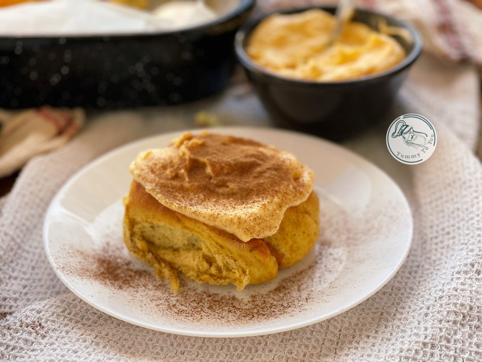 Rulouri pufoase cu dovleac și scorțișoară – cinnamon rolls servire 1