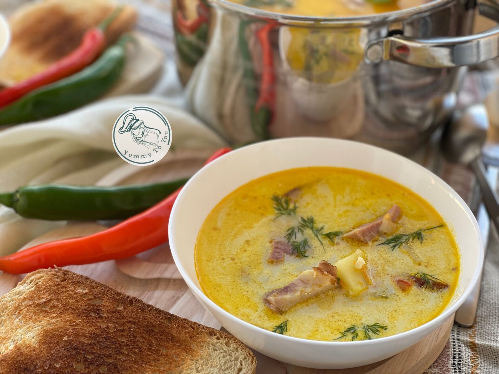 Ciorbă cu ciolan afumat și smântână servire 2 Ciorbă cu ciolan afumat și smântână servire 2