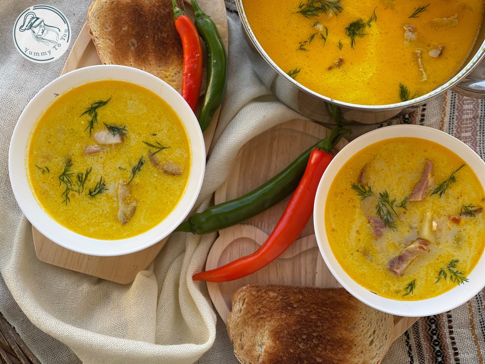 Ciorbă cu ciolan afumat și smântână servire 1 Ciorbă cu ciolan afumat și smântână servire 1