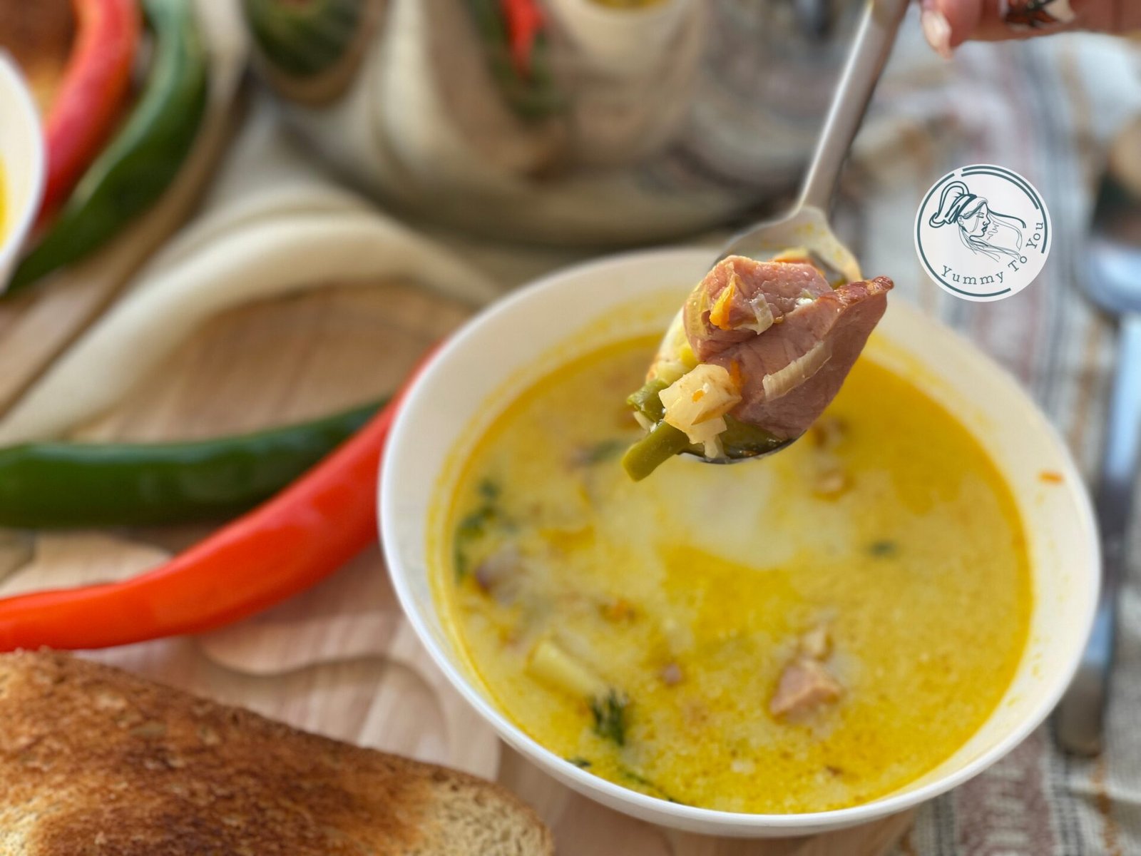 Ciorbă cu ciolan afumat și smântână servire 4 Ciorbă cu ciolan afumat și smântână servire 4