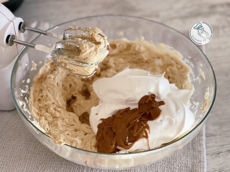 pregatire crema Biscoff Cheesecake 1 pregatire crema Biscoff Cheesecake 1