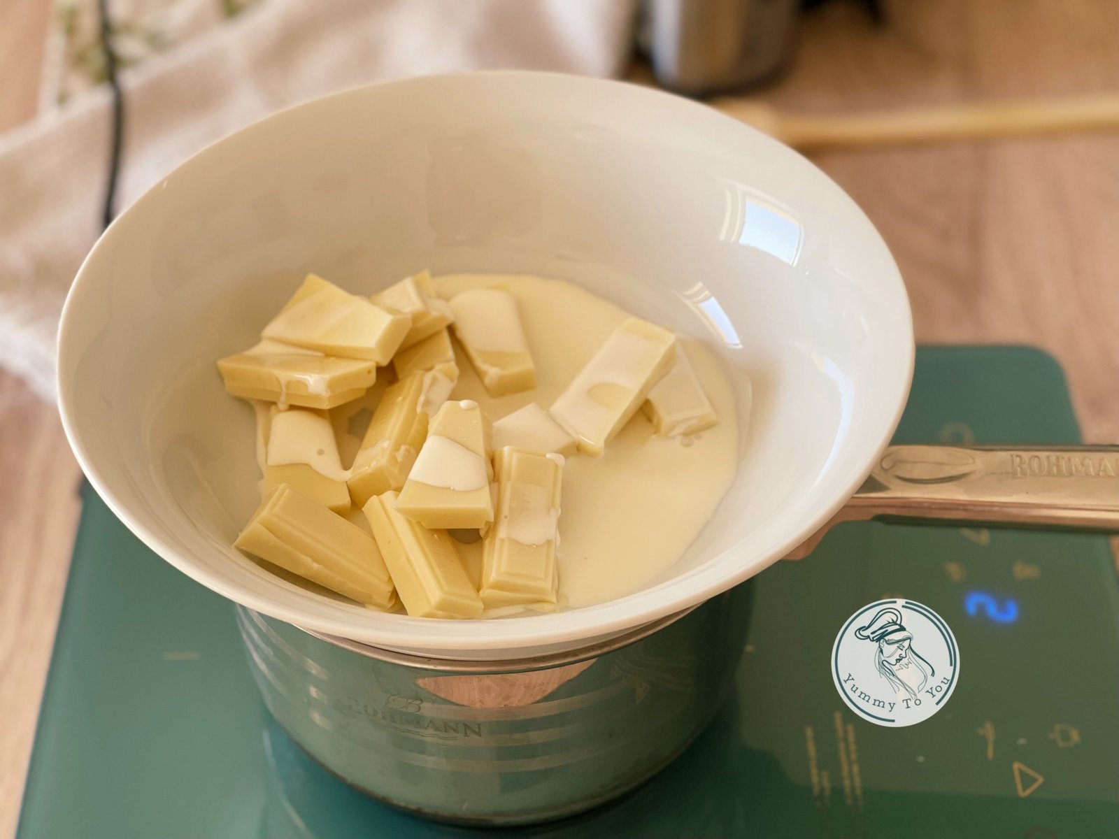 pregatire glazura de ciocolata 1 pregatire glazura de ciocolata 1