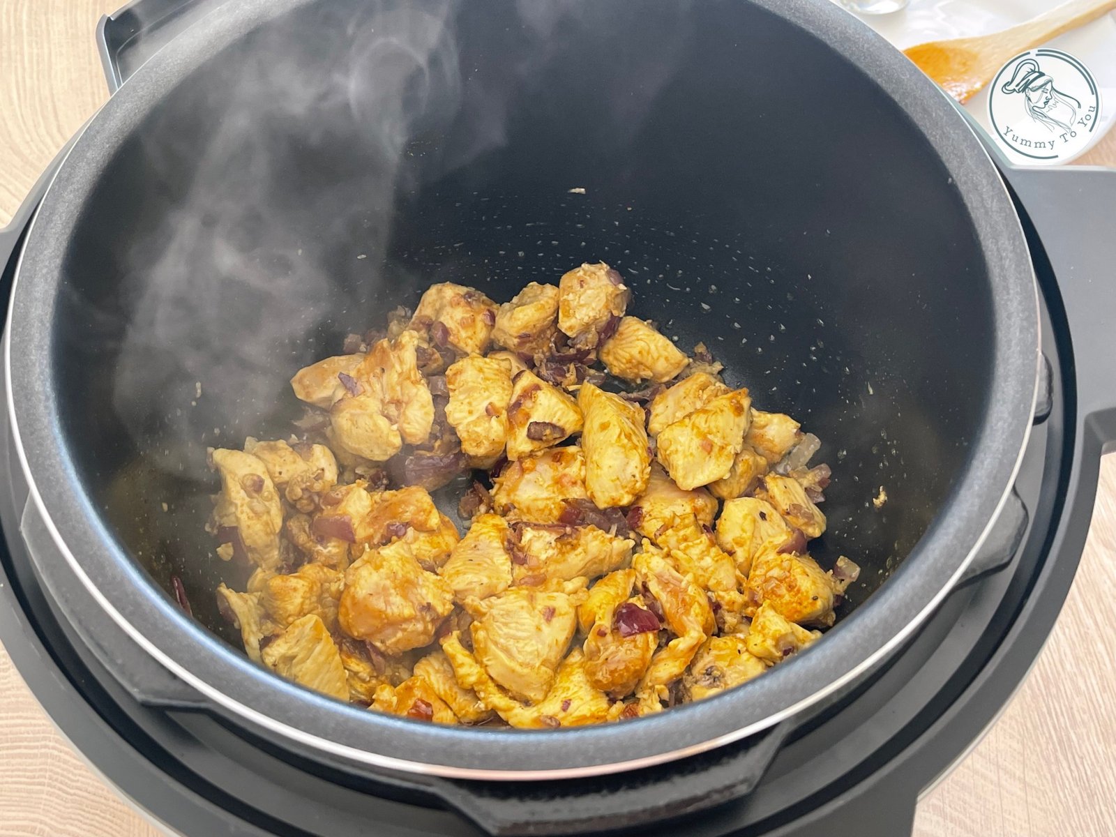 pui, pudra curry in oala sub presiune pui, pudra curry in oala sub presiune