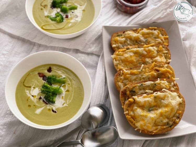 Supă cremă de broccoli cu pâine crocantă și usturoi copt servire 2 Supă cremă de broccoli cu pâine crocantă și usturoi copt servire 2