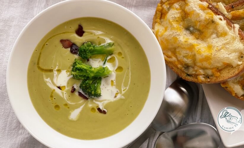 Supă cremă de broccoli cu pâine crocantă și usturoi copt cover photo