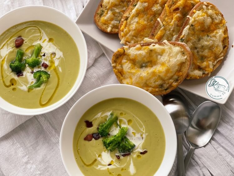 Supă cremă de broccoli cu pâine crocantă și usturoi copt servire 3 Supă cremă de broccoli cu pâine crocantă și usturoi copt servire 3