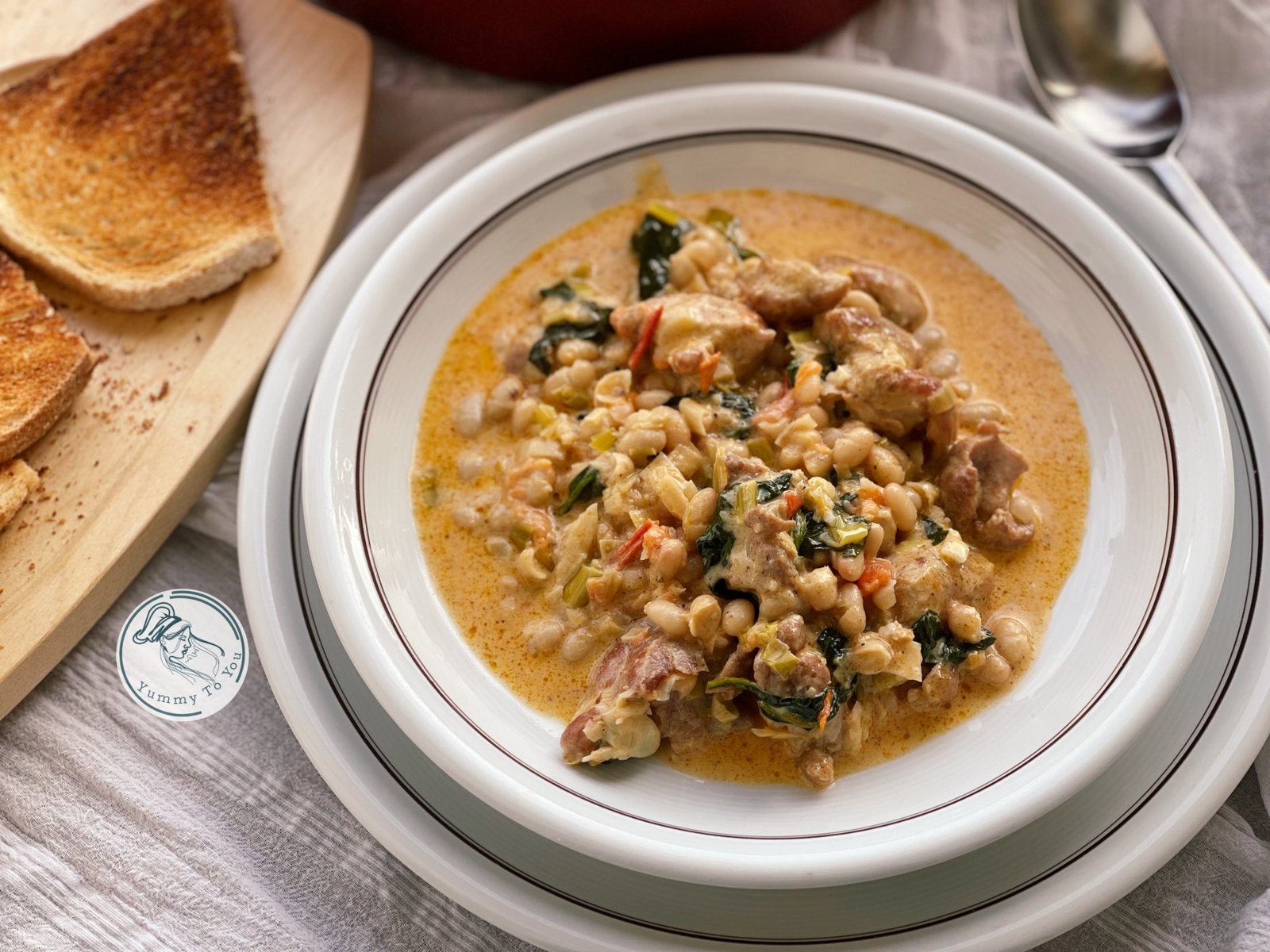 Marry Me Beans – Fasole albă cu carne și sos cremos, rețetă rapidă la tigaie servire 3