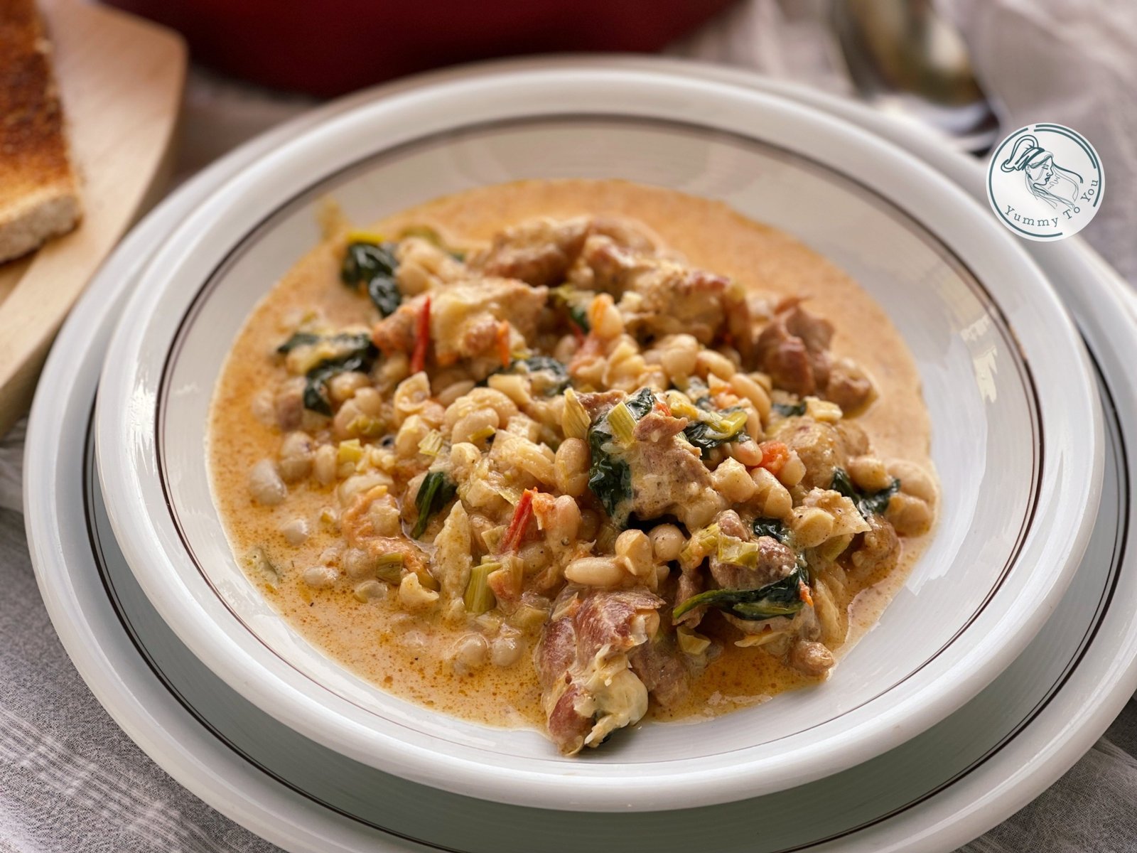 Marry Me Beans – Fasole albă cu carne și sos cremos, rețetă rapidă la tigaie servire 2