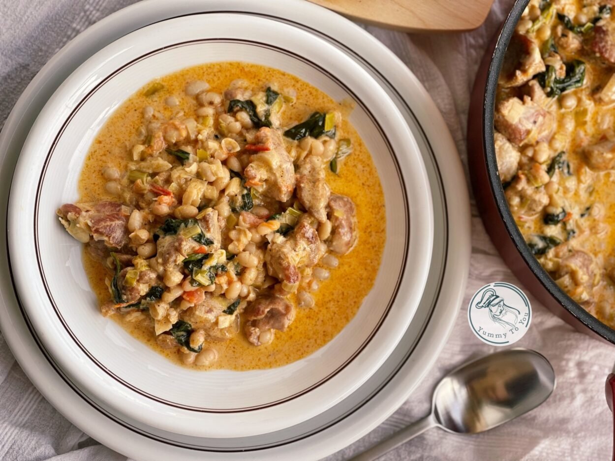 Marry Me Beans – Fasole albă cu carne și sos cremos, rețetă rapidă la tigaie