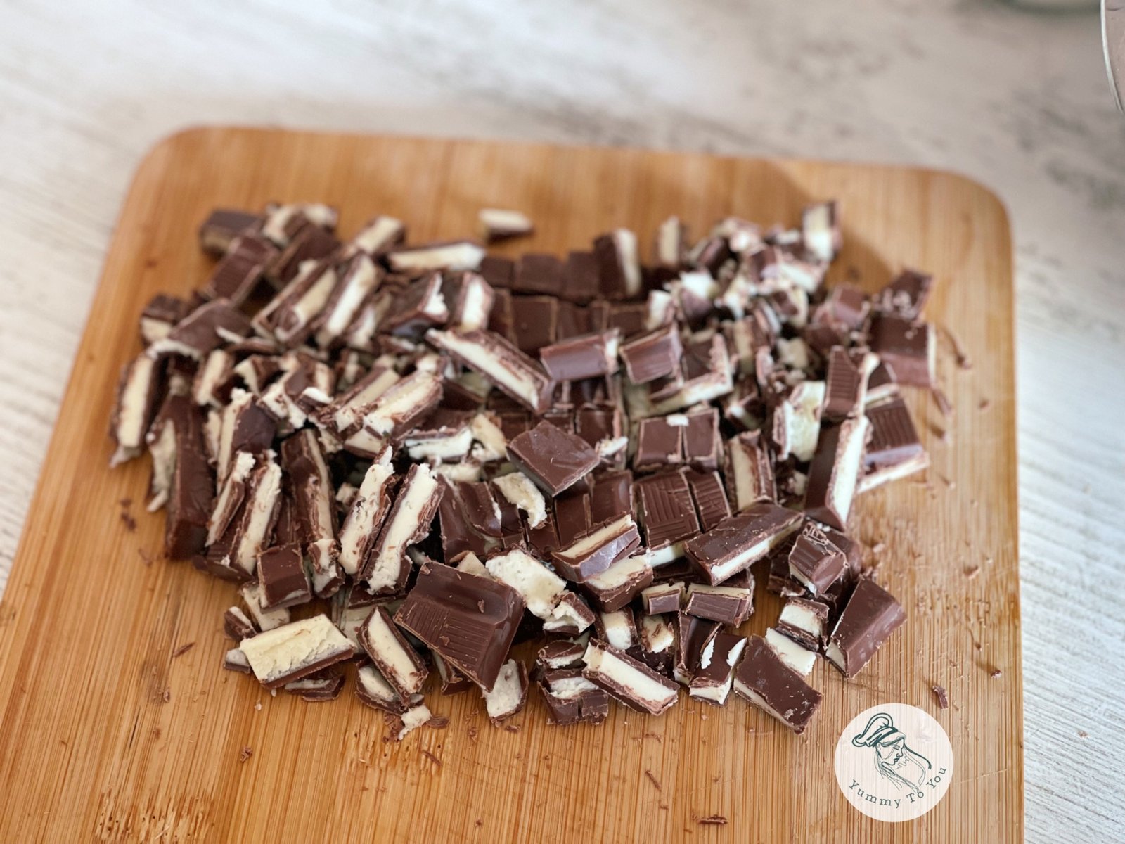 pregatirea ciocolatei pentru chec