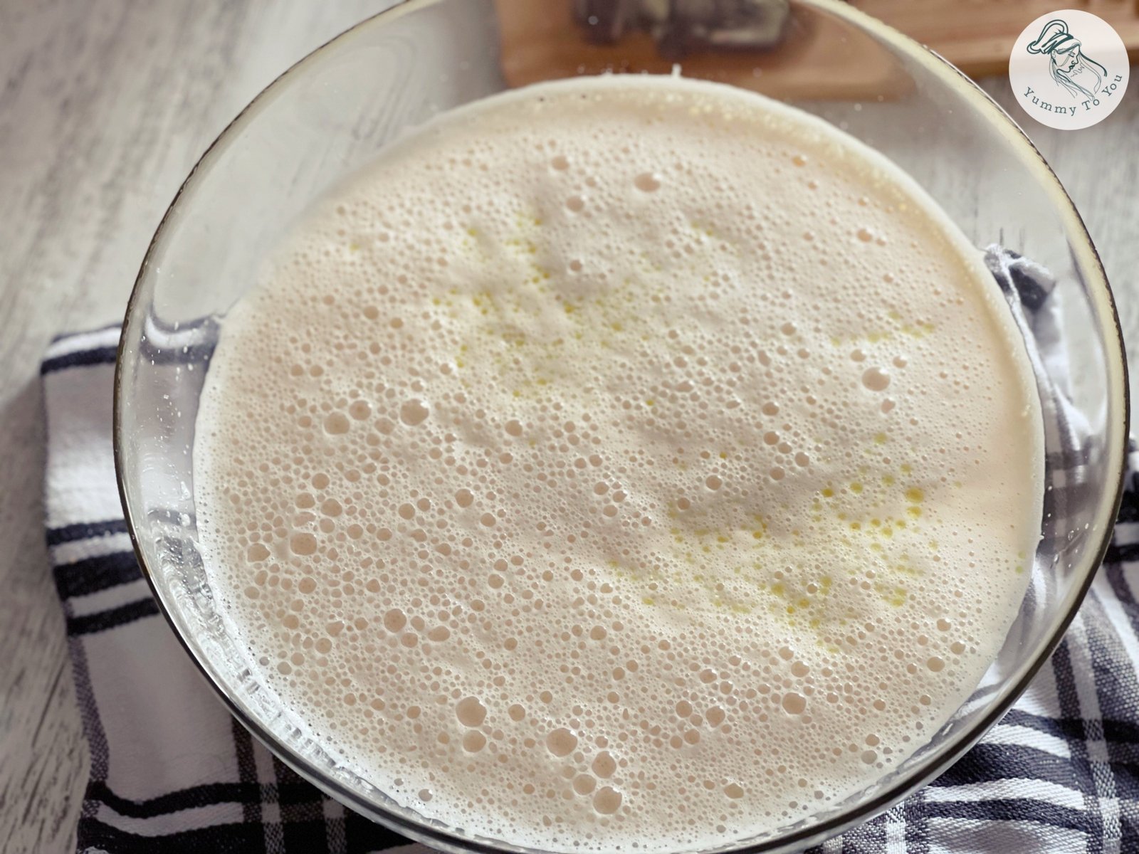 Mixarea ingredientelor umede 