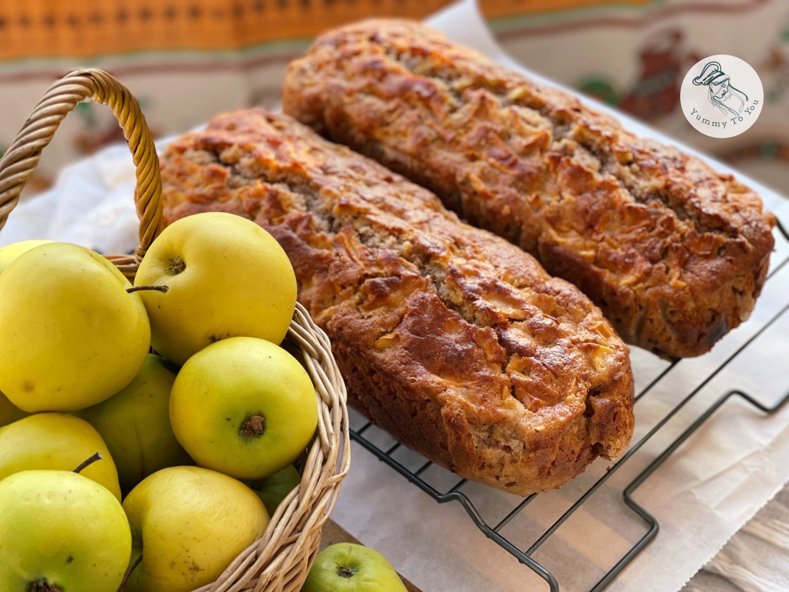 chec cu mere, nuci si ciocolata dupa coacere