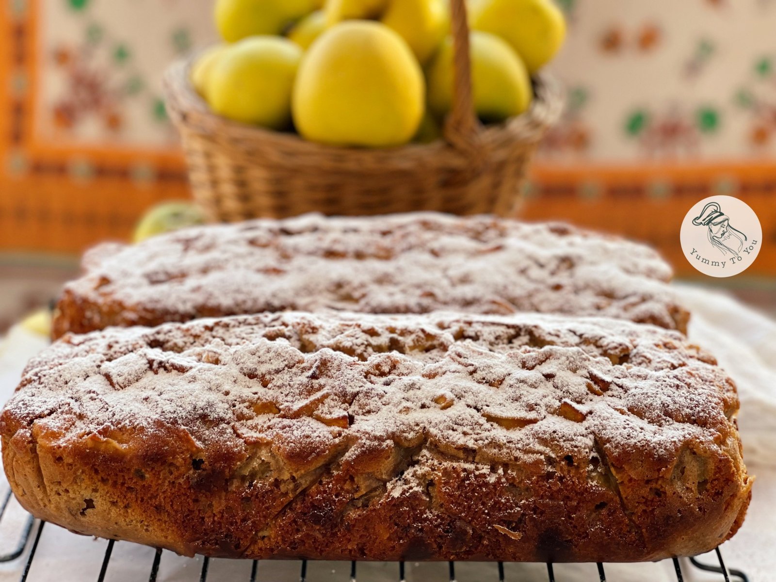 Chec pufos cu mere, nuci și ciocolată servire 3