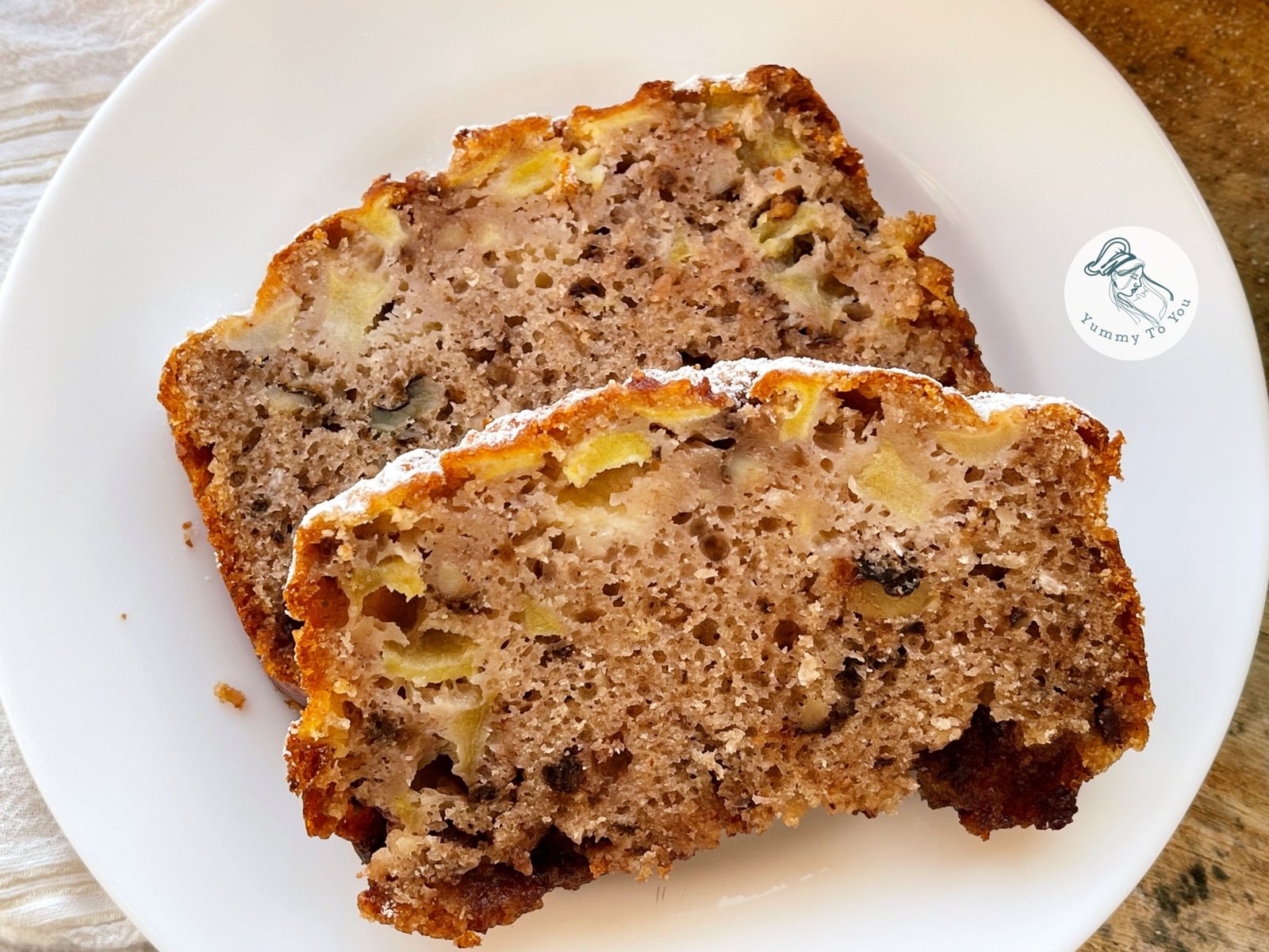 Chec pufos cu mere, nuci și ciocolată servire 4