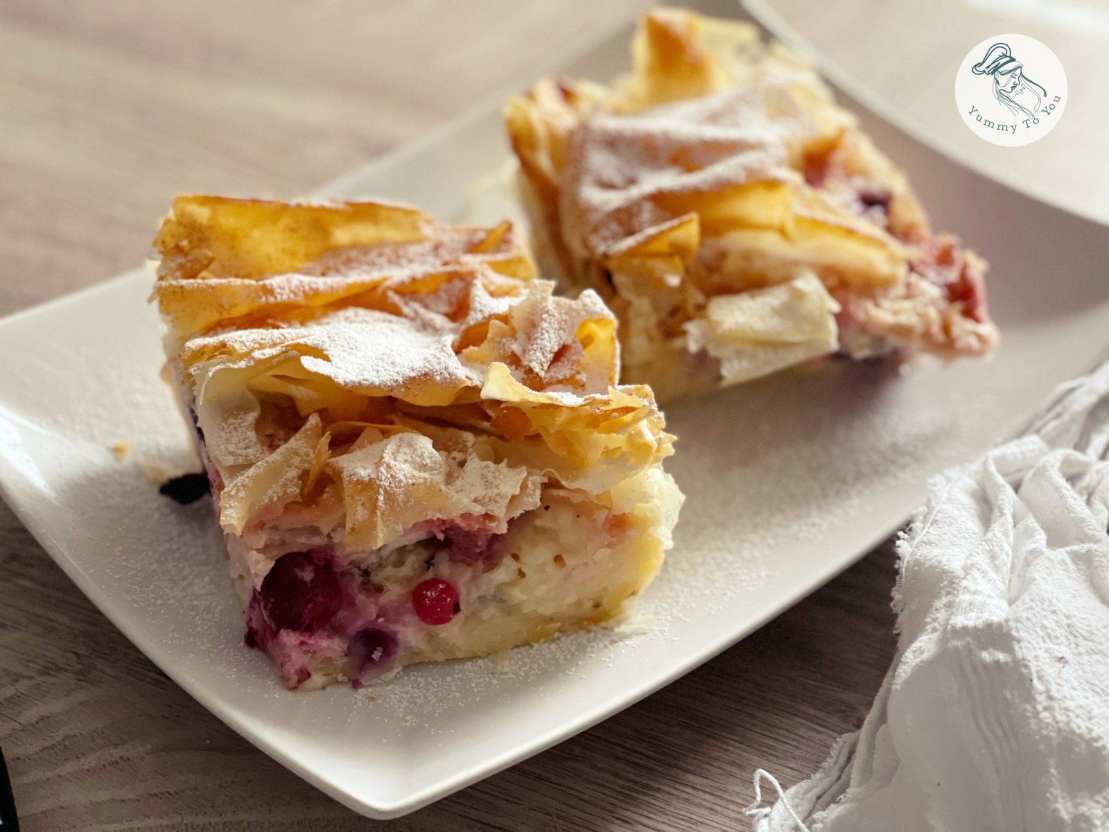 Plăcintă cu iaurt și fructe de pădure la Air Fryer – rețetă rapidă