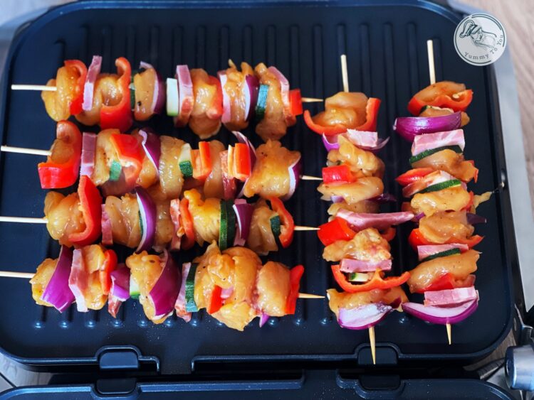gatire frigarui de pui cu bacon 1 gatire frigarui de pui cu bacon 1