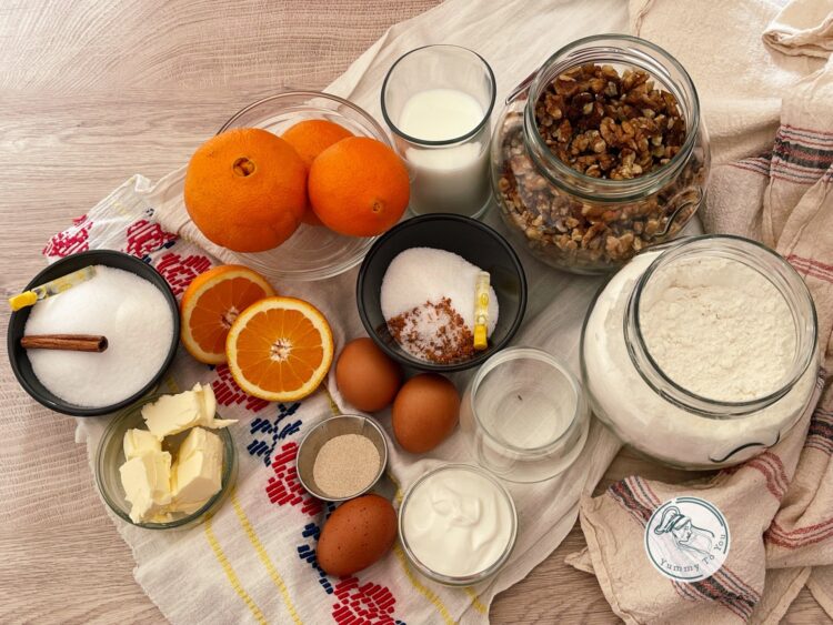 Mucenici moldovenești pufoși cu smântână și sirop de portocale ingrediente Mucenici moldovenești pufoși cu smântână și sirop de portocale ingrediente