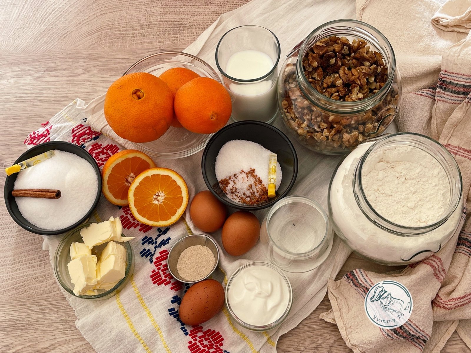 Mucenici moldovenești pufoși cu smântână și sirop de portocale ingrediente