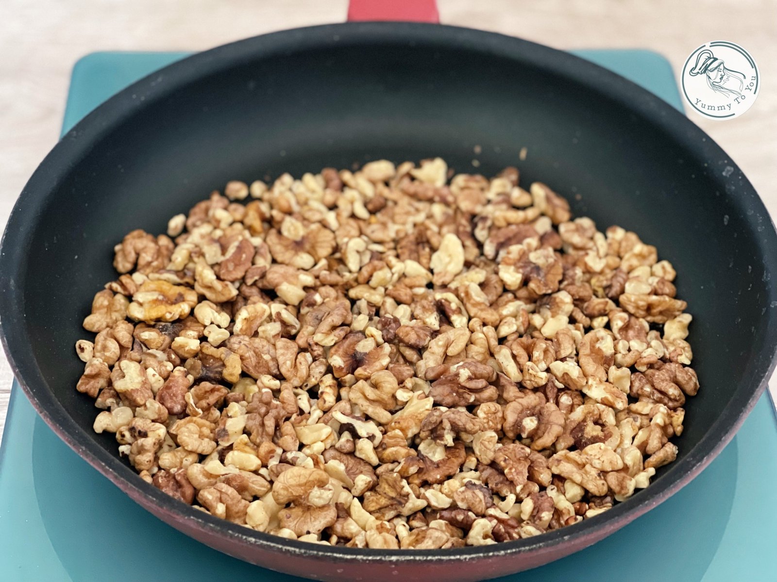 pregatire nuci pentru topping