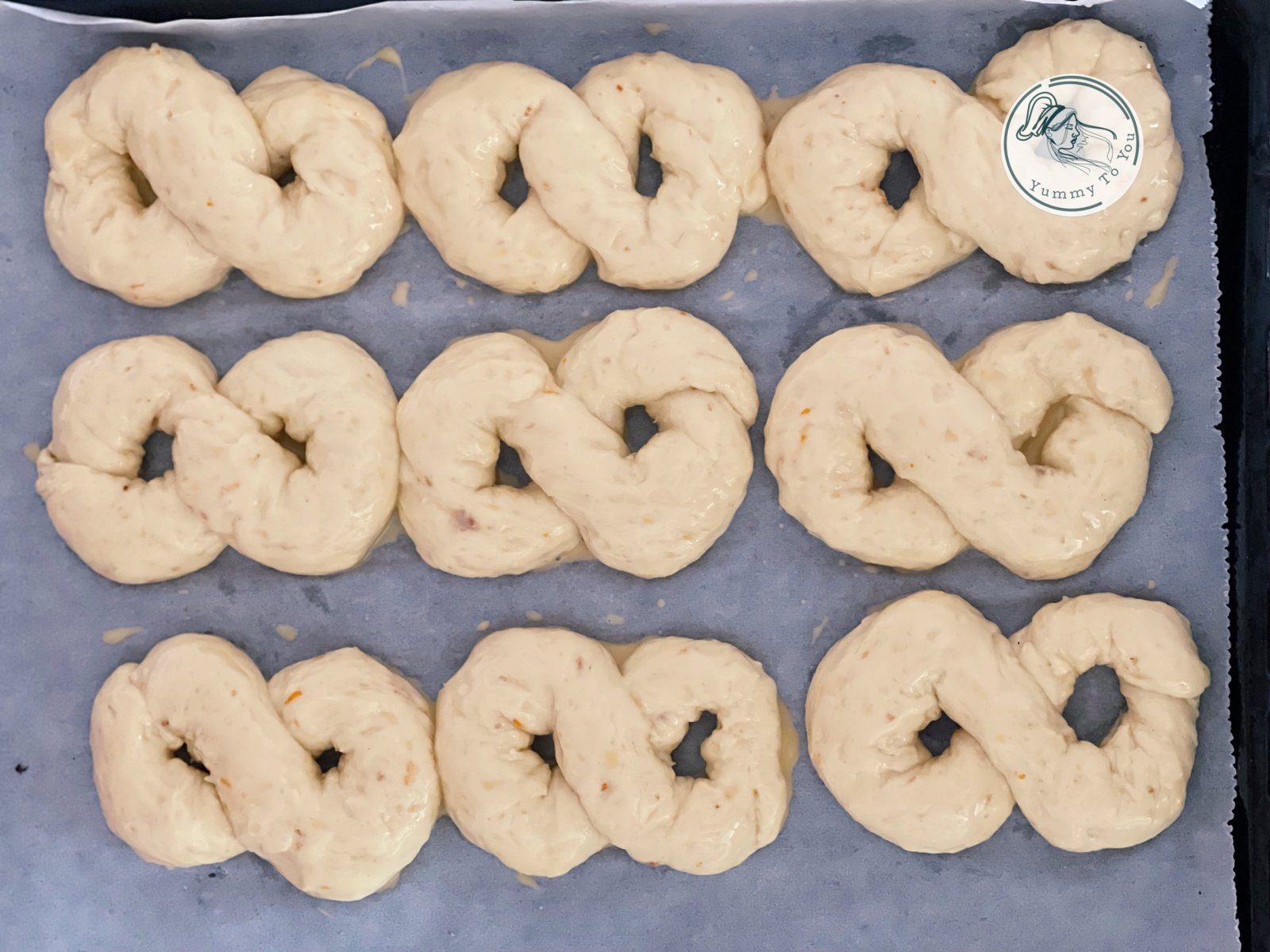 Mucenici moldovenesti pufosi inainte de coacere