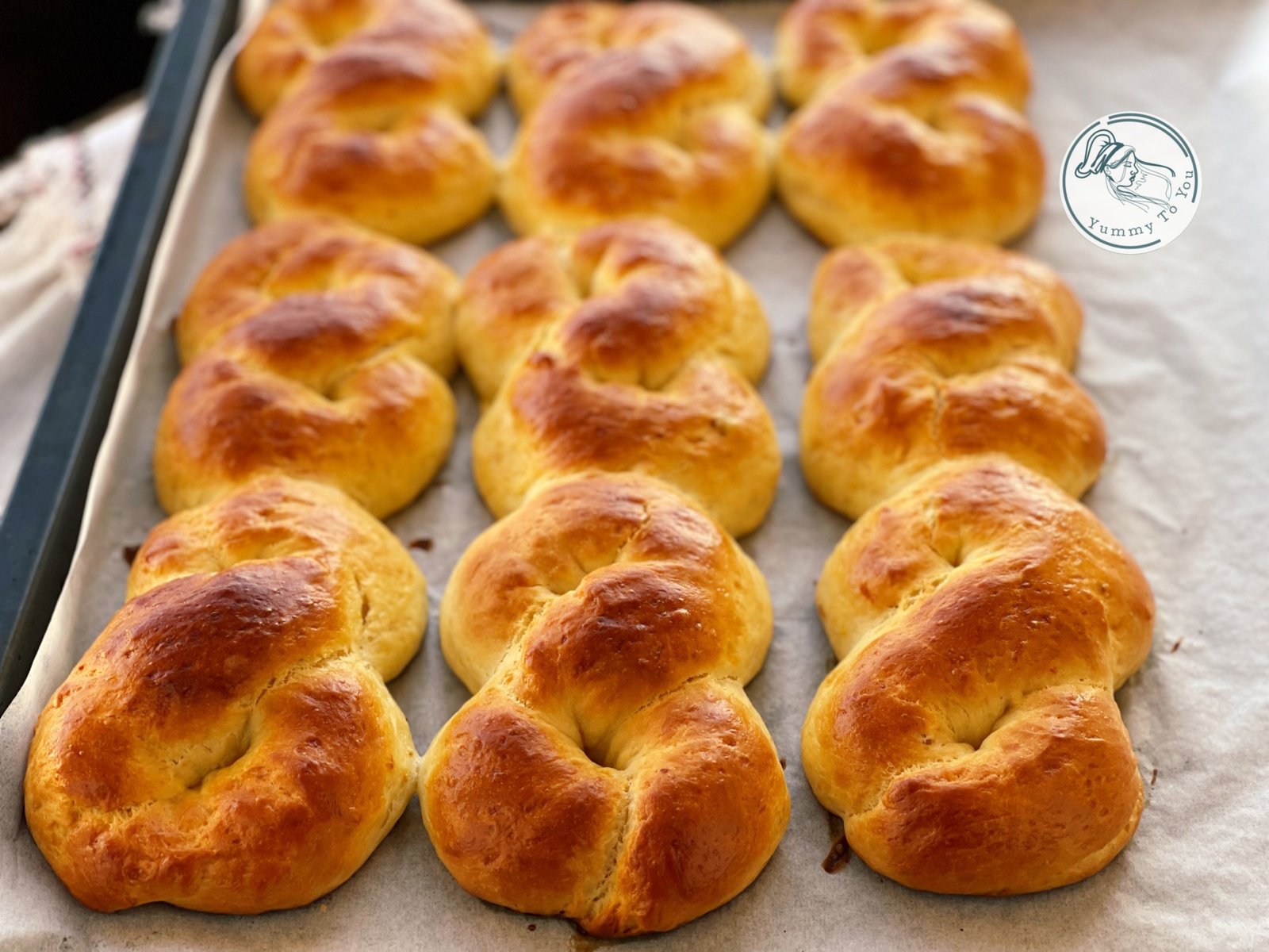 Mucenici moldovenesti pufosi dupa coacere 3