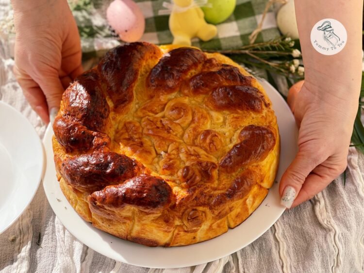 Pască cu brânză dulce și stafide dupa coacere Pască cu brânză dulce și stafide dupa coacere