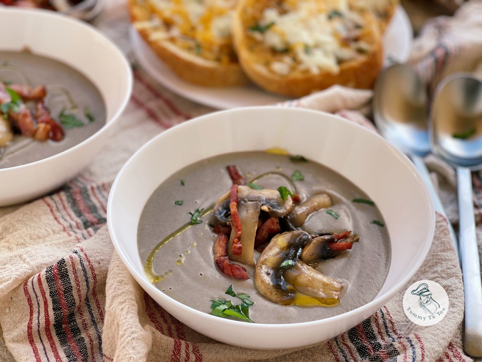 Supa cremă de ciuperci cu bacon servire 2 Supa cremă de ciuperci cu bacon servire 2