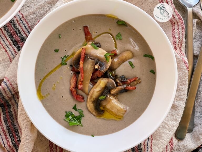 Creamy mushroom soup with bacon