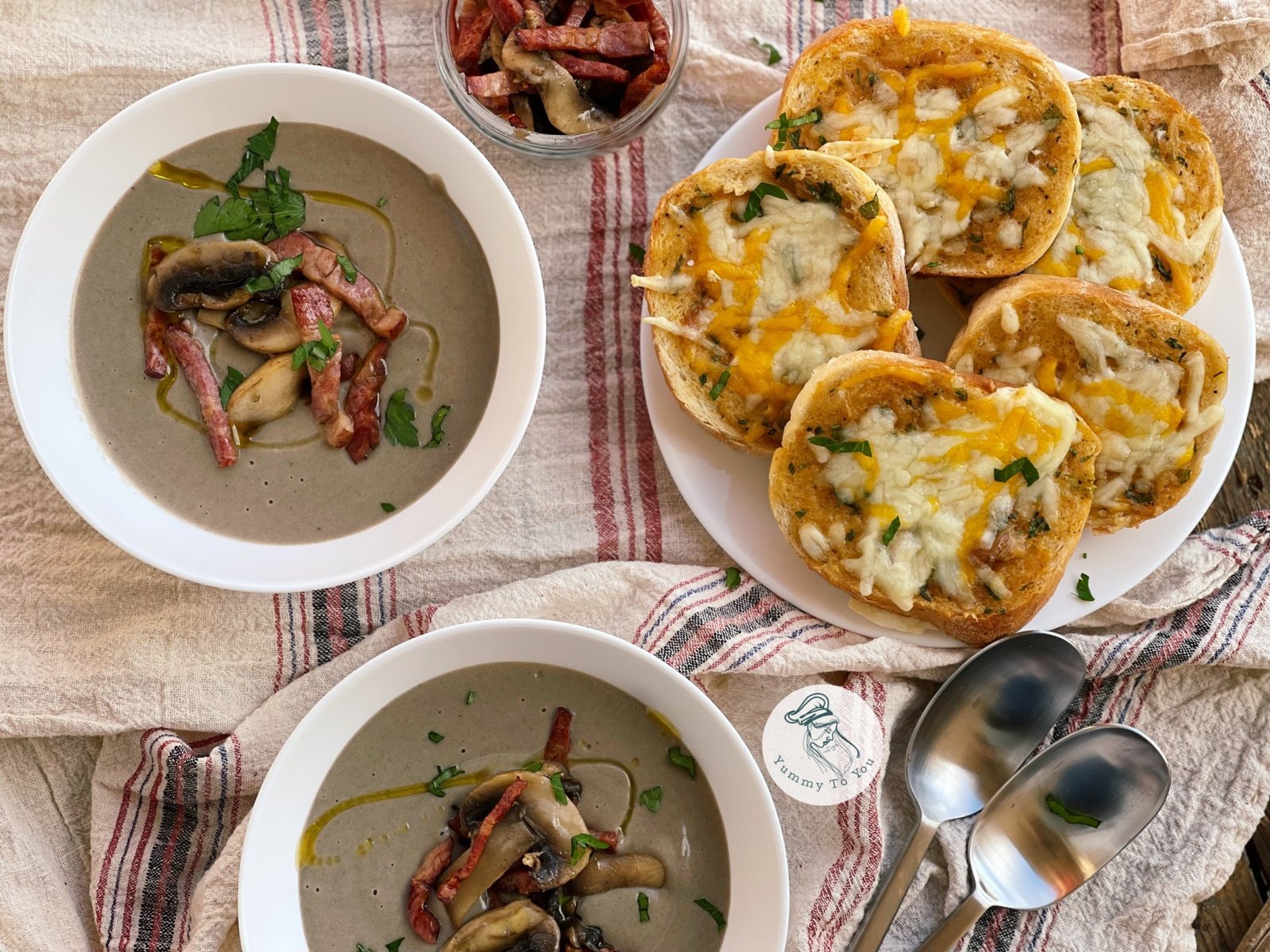 Supa cremă de ciuperci cu bacon servire 3 Supa cremă de ciuperci cu bacon servire 1