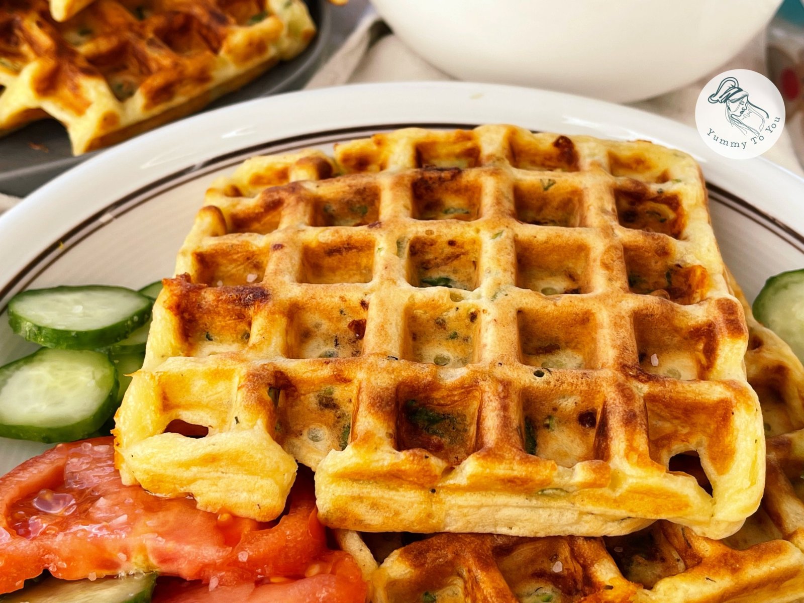 Gofre sărate cu dovlecel, spanac și brânză servire 2