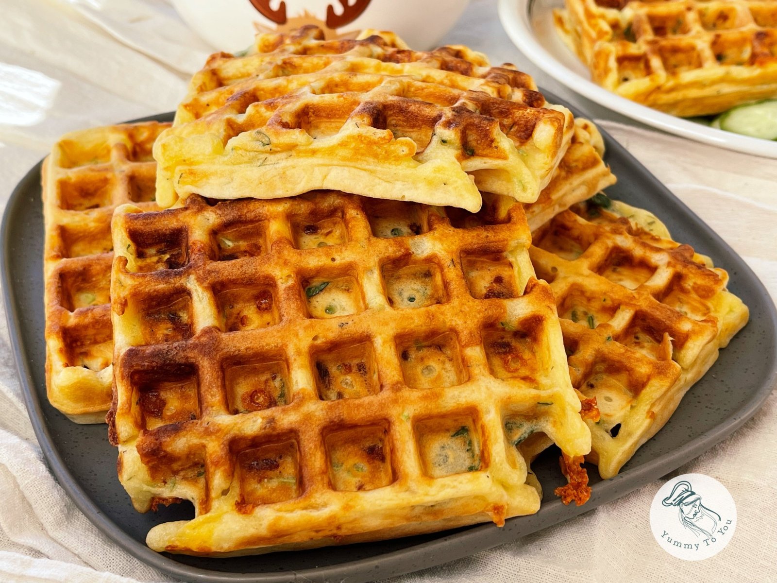 Gofre sărate cu dovlecel, spanac și brânză dupa coacere