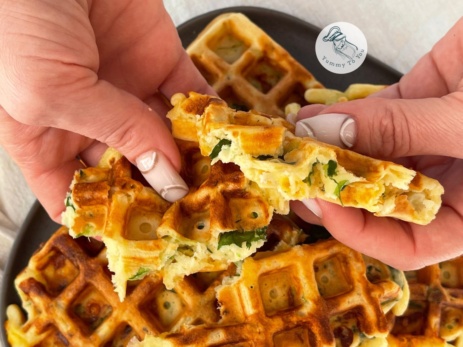 Gofre sărate cu dovlecel, spanac și brânză sectiune