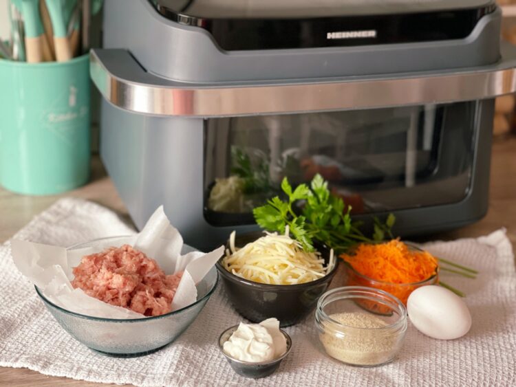 Chifteluțe crocante cu pui și legume ingrediente Chifteluțe crocante cu pui și legume ingrediente