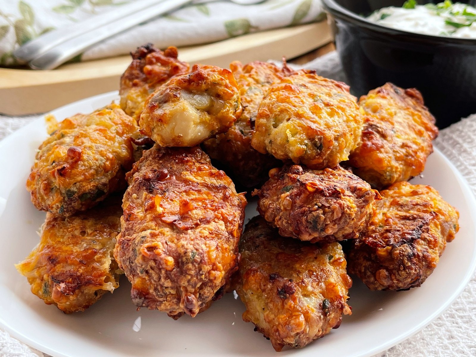 Chifteluțe crocante cu pui și legume servire 2