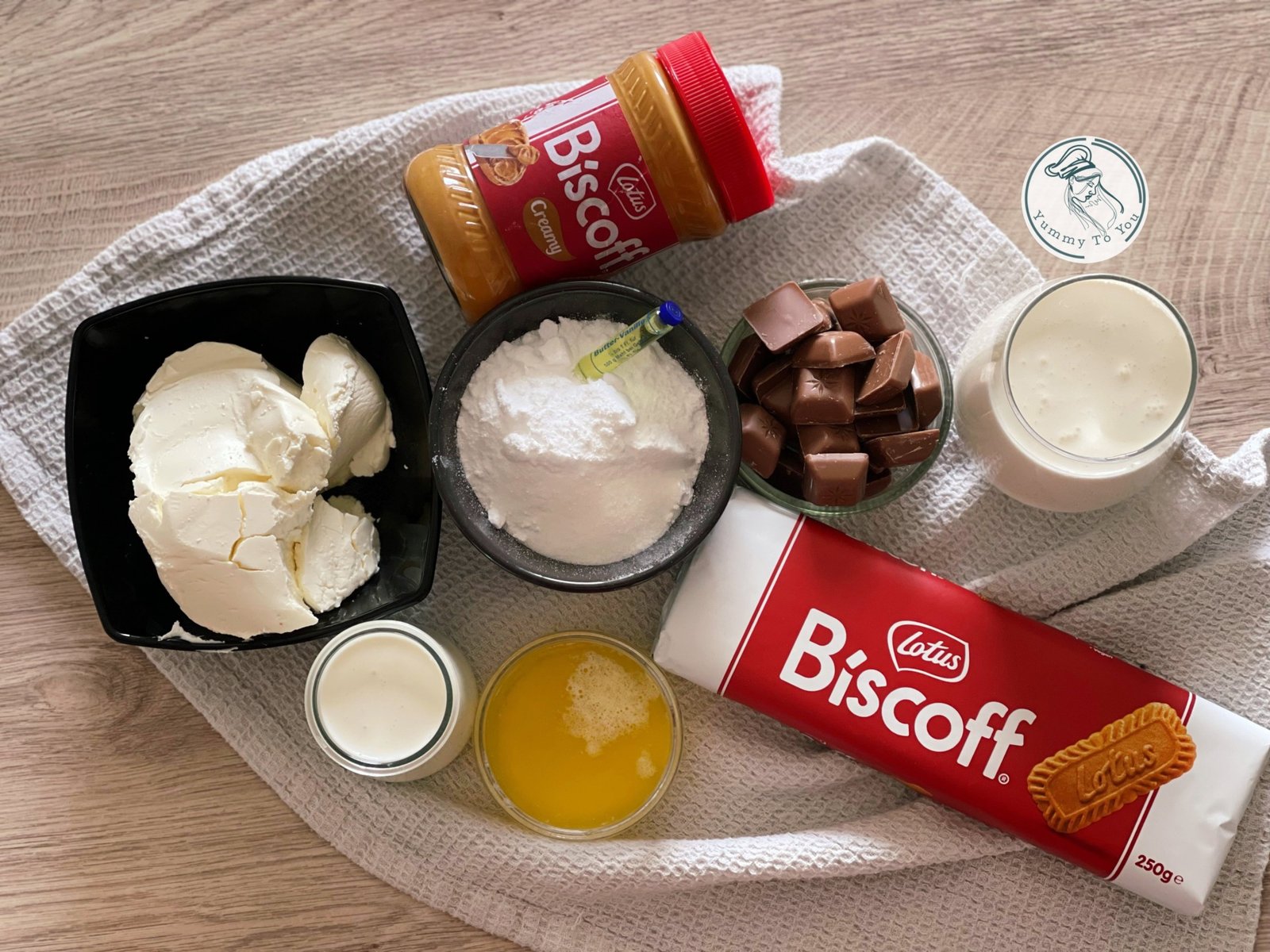 Prăjitură Biscoff fără coacere cu ciocolată ingrediente Prăjitură Biscoff fără coacere cu ciocolată ingrediente