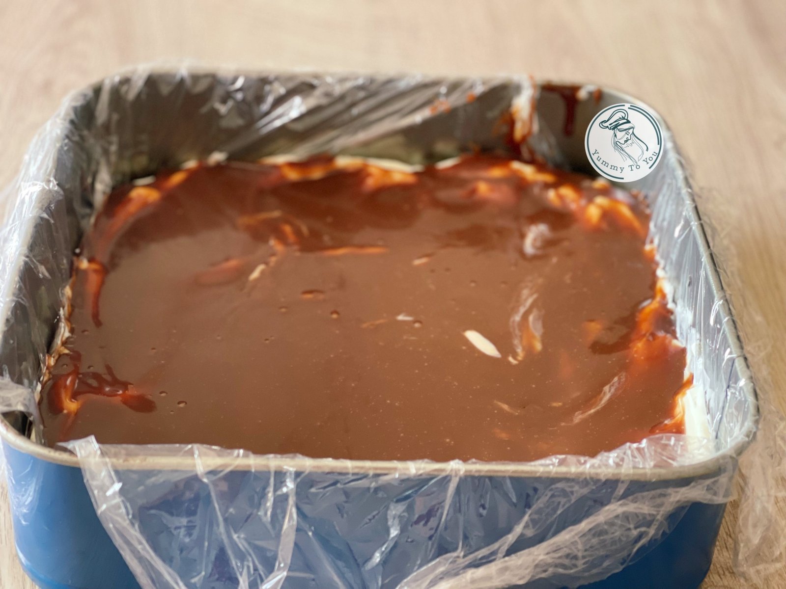 adaugare ciocolata peste prajitura Biscoff 2 adaugare ciocolata peste prajitura Biscoff 2
