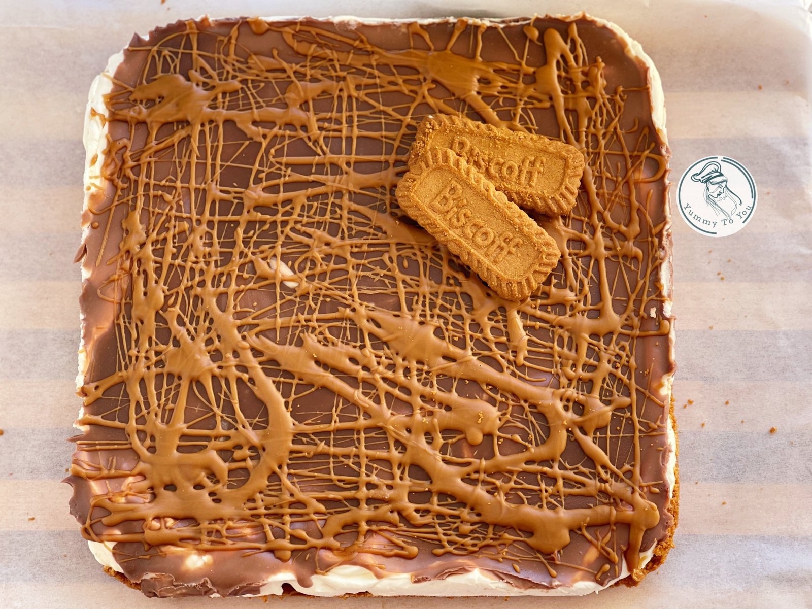 Prăjitură Biscoff fără coacere cu ciocolată servire 1 Prăjitură Biscoff fără coacere cu ciocolată servire 1